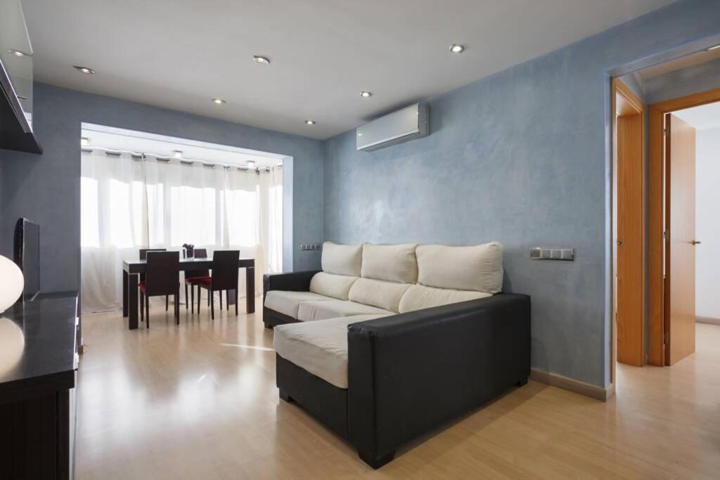 Appartamento Apartamento Playa Con Piscina Parking Y 2 Habitac Castelldefels Esterno foto