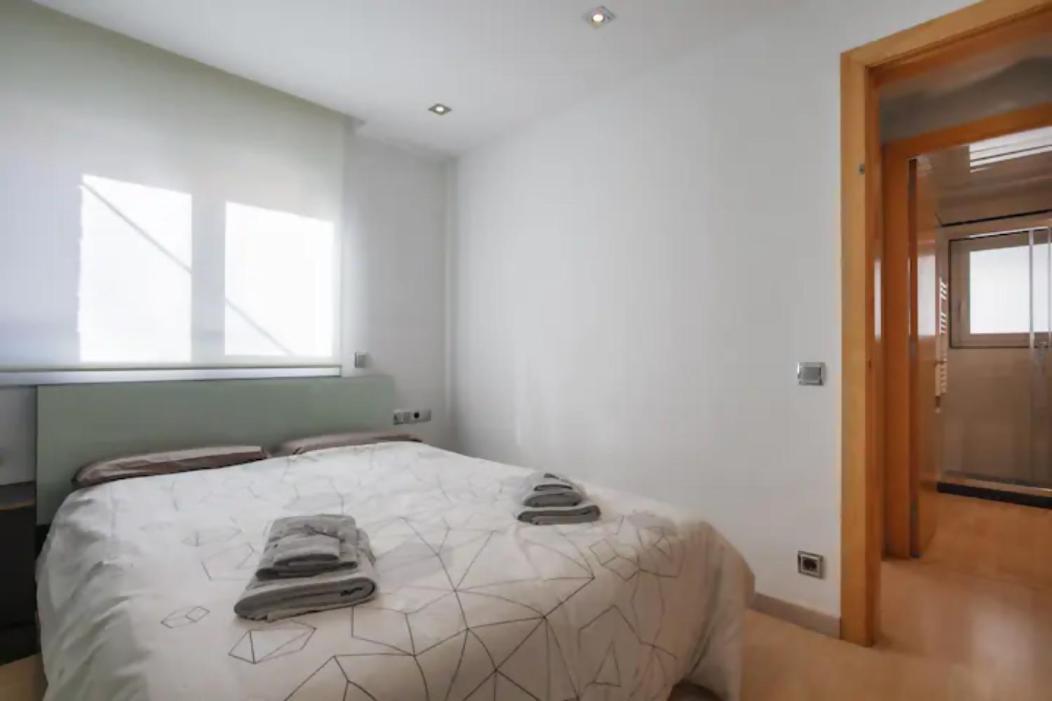 Appartamento Apartamento Playa Con Piscina Parking Y 2 Habitac Castelldefels Esterno foto